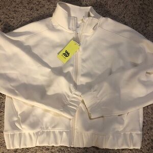 NWT! Sandwash full zip cropped jacket in cream, size medium